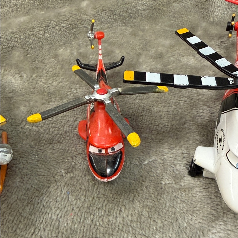 🚁Disney Pixar Planes RSC-01Rescue Chopper 1:45, Ron Hover,&Plastic Piston Peak - Picture 3 of 11